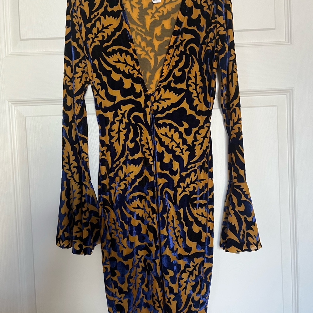 Stylish Long Sleeve Dress in Blue and Gold Pattern
